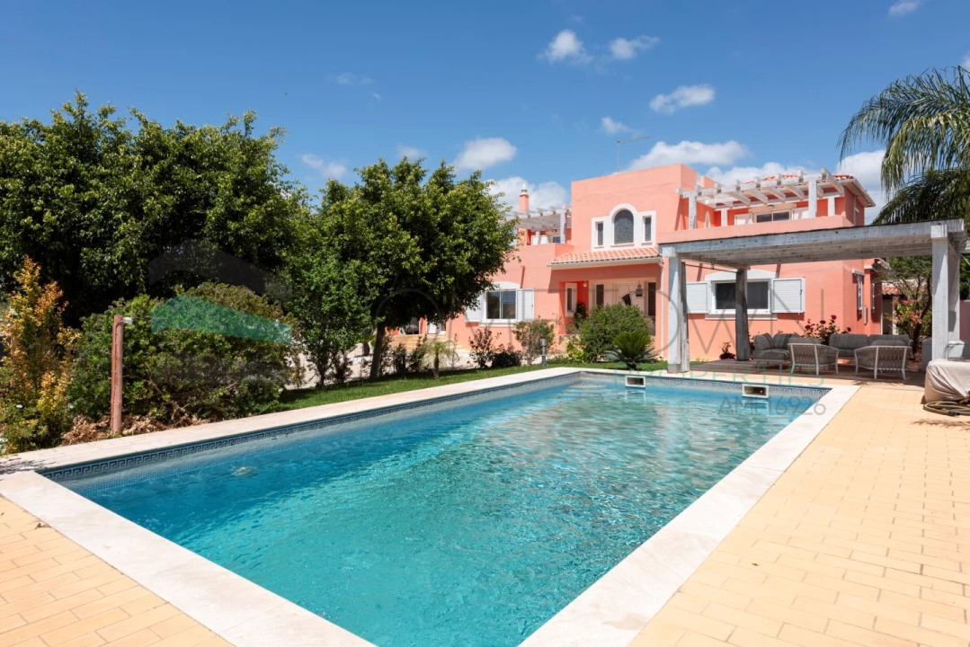 Moradia T5 para Venda em Almancil Foto 2