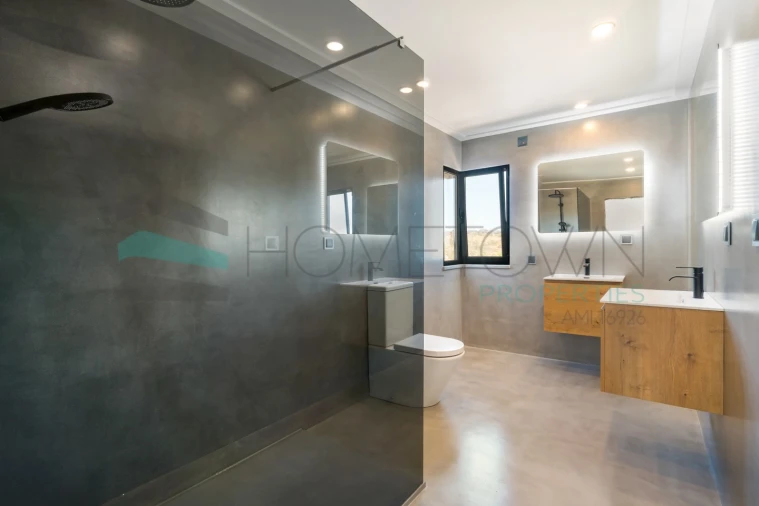 Moradia T5 para Venda em Quarteira Foto 5