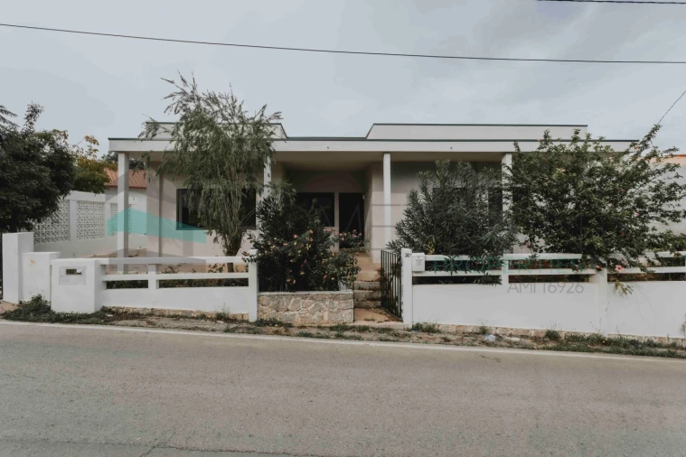 Moradia T3 para Venda em Loule (São Sebastião)