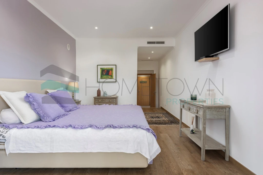 Moradia T7 para Venda em Santa Barbara de Nexe Foto 21