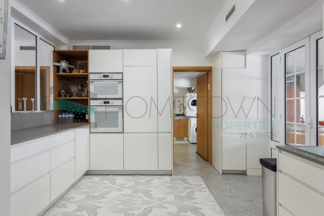 Moradia T7 para Venda em Santa Barbara de Nexe Foto 10