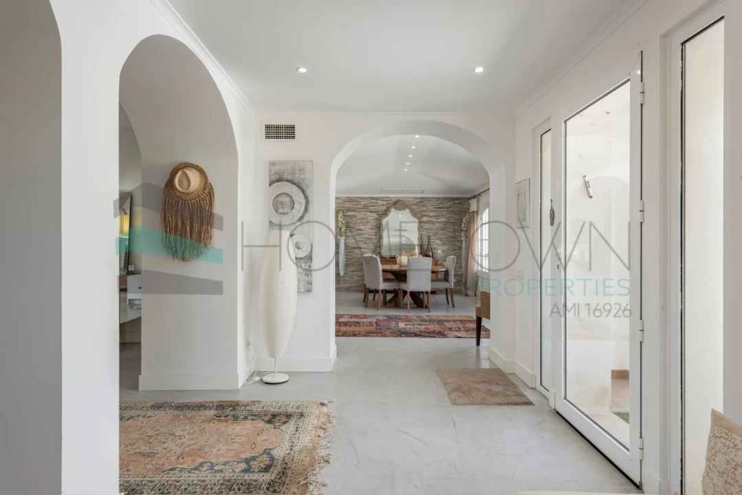 Moradia T7 para Venda em Santa Barbara de Nexe Foto 12