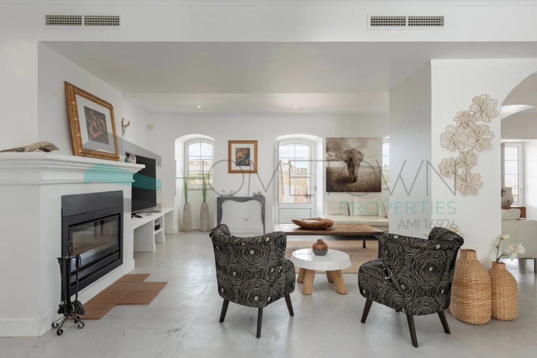 Moradia T7 para Venda em Santa Barbara de Nexe Foto 16