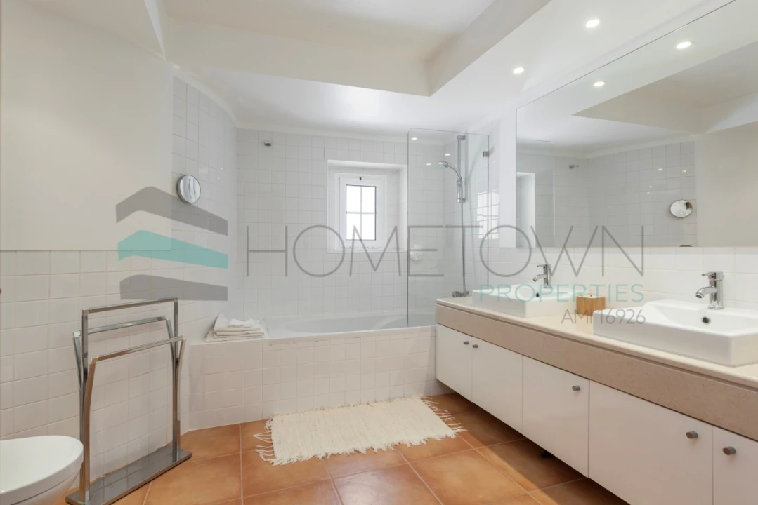 Moradia T7 para Venda em Santa Barbara de Nexe Foto 36