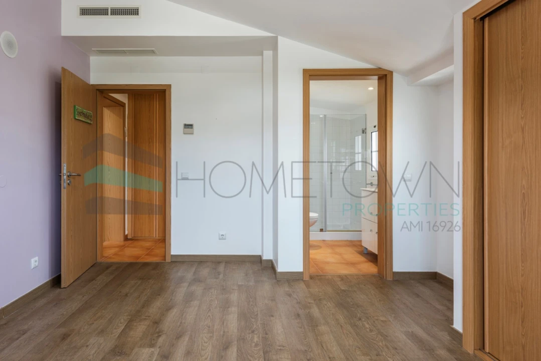 Moradia T7 para Venda em Santa Barbara de Nexe Foto 49