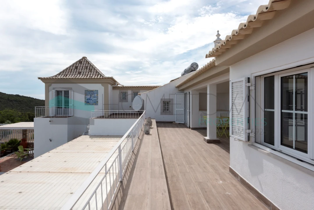 Moradia T7 para Venda em Santa Barbara de Nexe Foto 37