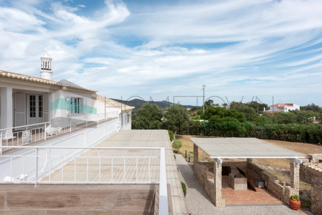 Moradia T7 para Venda em Santa Barbara de Nexe Foto 24