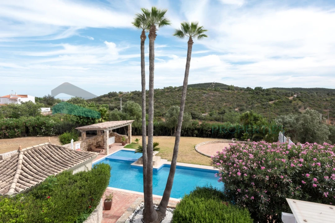 Moradia T7 para Venda em Santa Barbara de Nexe Foto 41