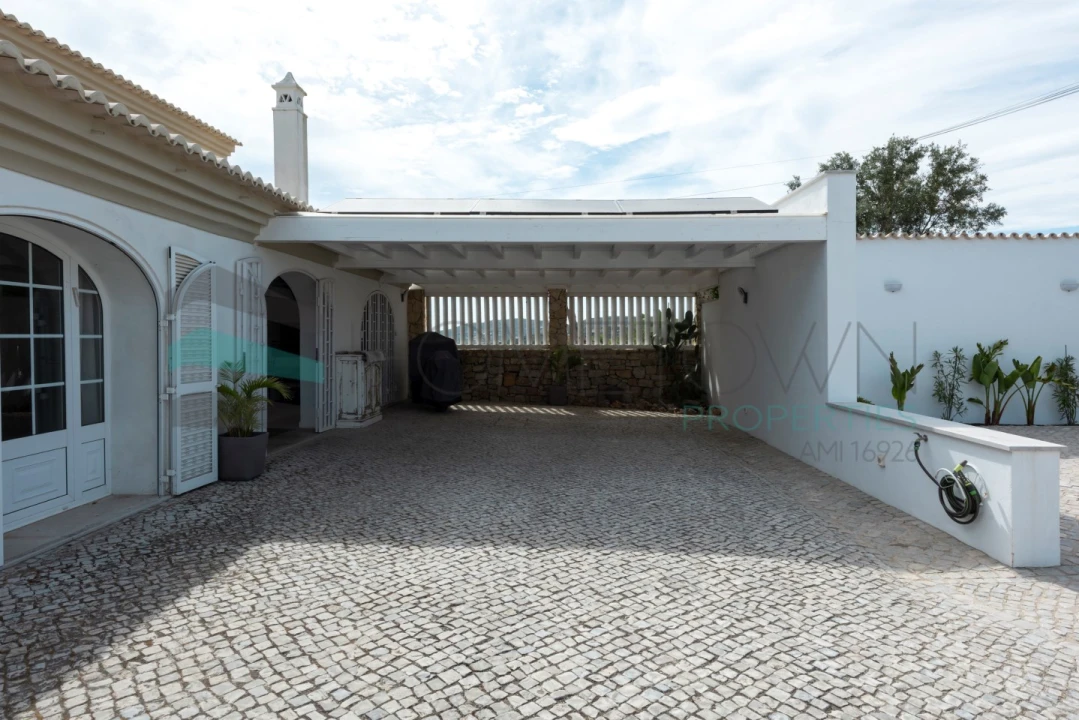 Moradia T7 para Venda em Santa Barbara de Nexe Foto 33