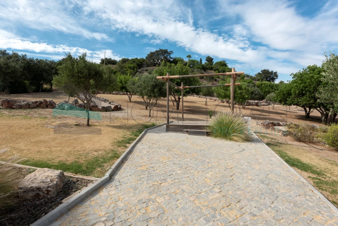 Moradia T7 para Venda em Santa Barbara de Nexe Foto 63