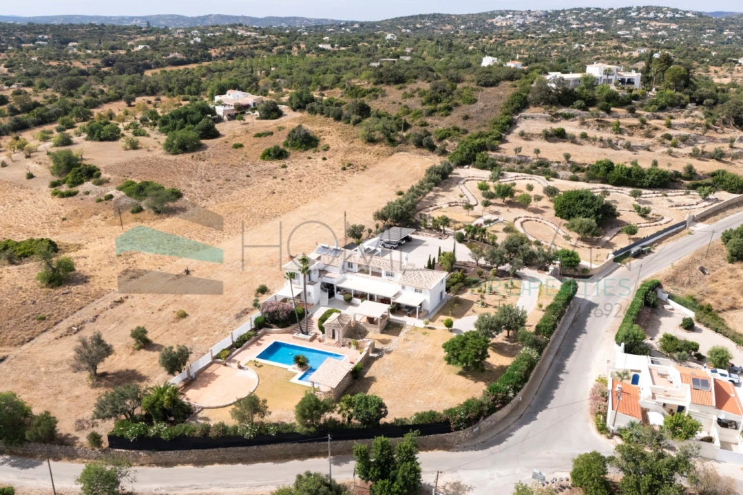 Moradia T7 para Venda em Santa Barbara de Nexe Foto 69