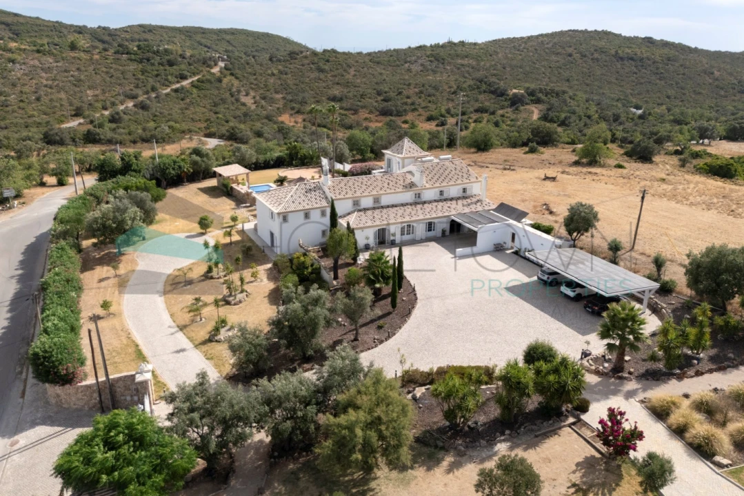 Moradia T7 para Venda em Santa Barbara de Nexe Foto 59