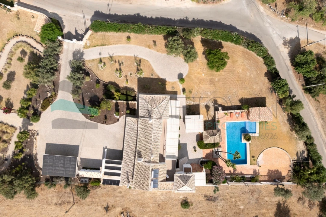 Moradia T7 para Venda em Santa Barbara de Nexe Foto 61