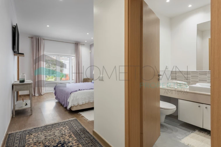 Moradia T7 para Venda em Santa Barbara de Nexe Foto 22