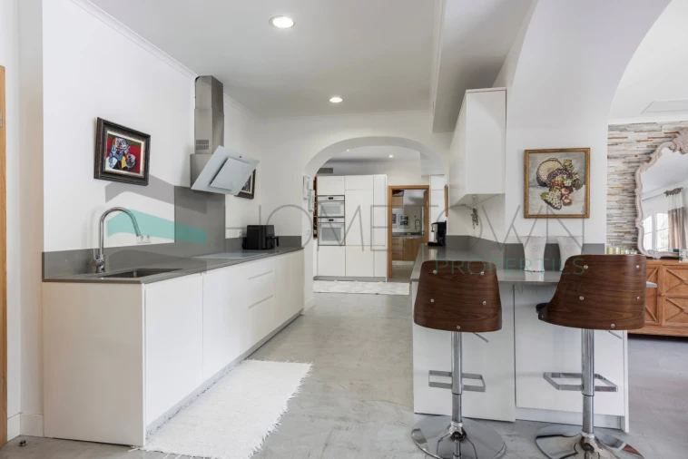 Moradia T7 para Venda em Santa Barbara de Nexe Foto 8