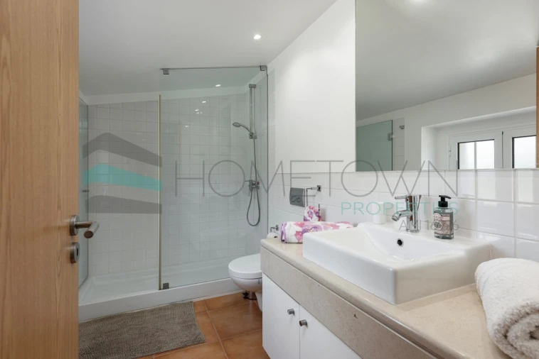 Moradia T7 para Venda em Santa Barbara de Nexe Foto 40