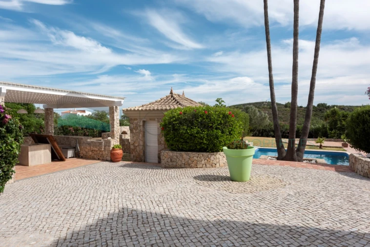 Moradia T7 para Venda em Santa Barbara de Nexe Foto 66