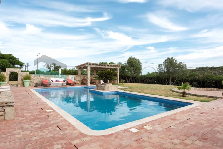 Moradia T7 para Venda em Santa Barbara de Nexe Foto 17