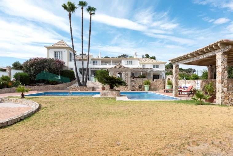 Moradia T7 para Venda em Santa Barbara de Nexe Foto 54