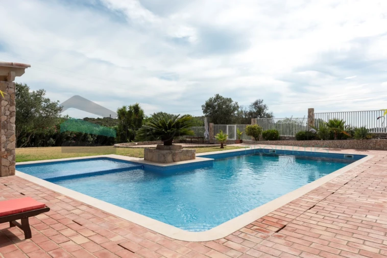 Moradia T7 para Venda em Santa Barbara de Nexe Foto 7