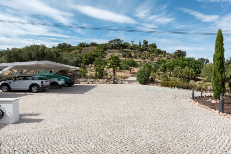 Moradia T7 para Venda em Santa Barbara de Nexe Foto 68