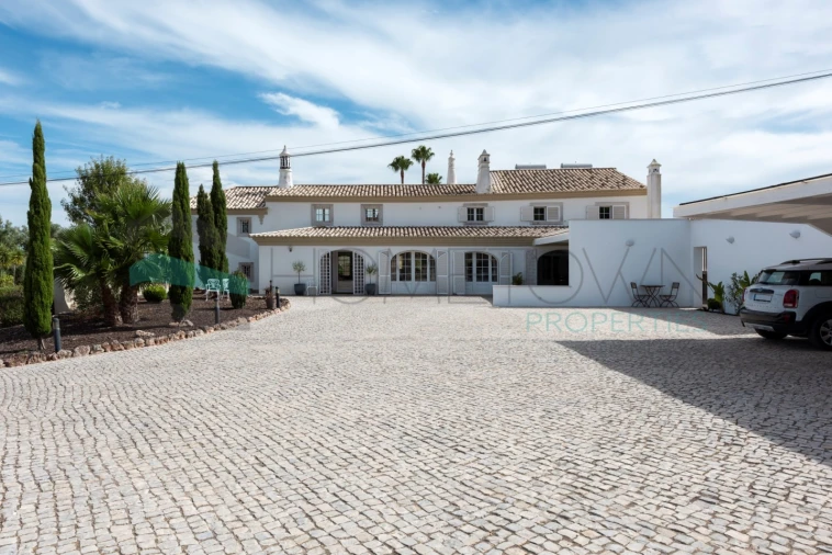 Moradia T7 para Venda em Santa Barbara de Nexe Foto 32