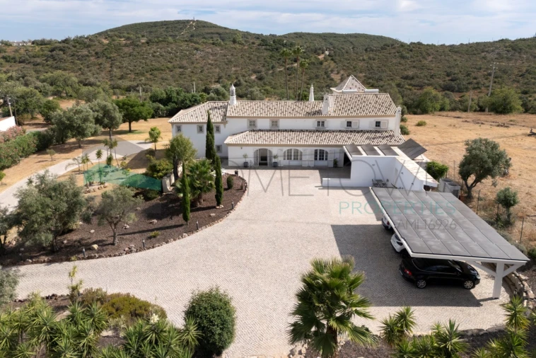 Moradia T7 para Venda em Santa Barbara de Nexe Foto 60