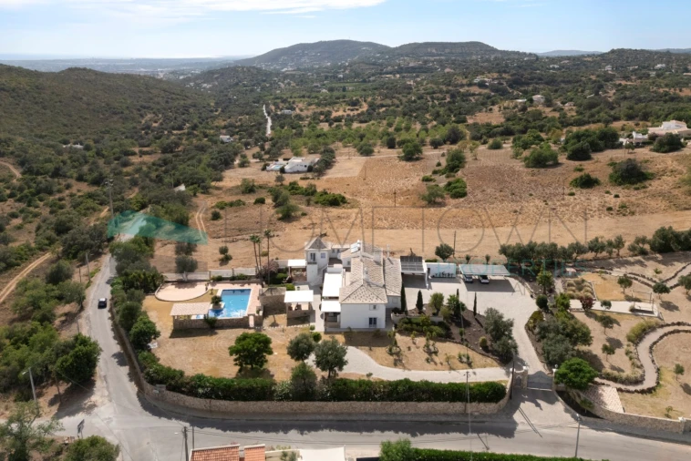 Moradia T7 para Venda em Santa Barbara de Nexe Foto 71