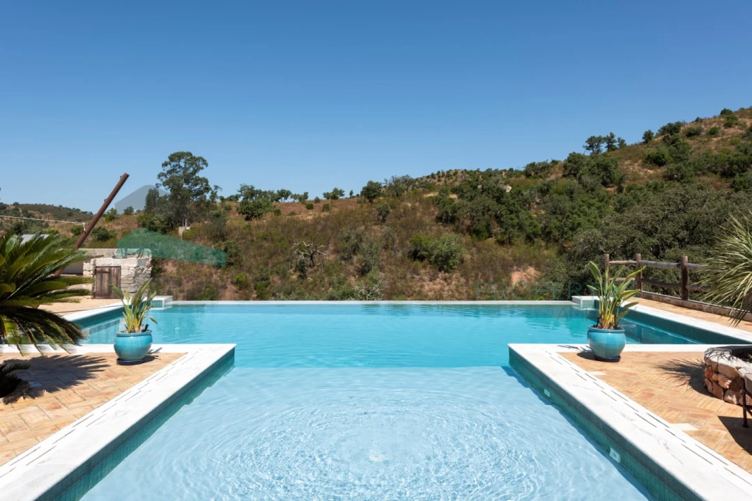 Moradia T3 para Venda em Alte Foto 1