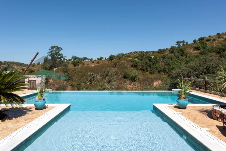 Moradia T3 para Venda em Alte Foto 1