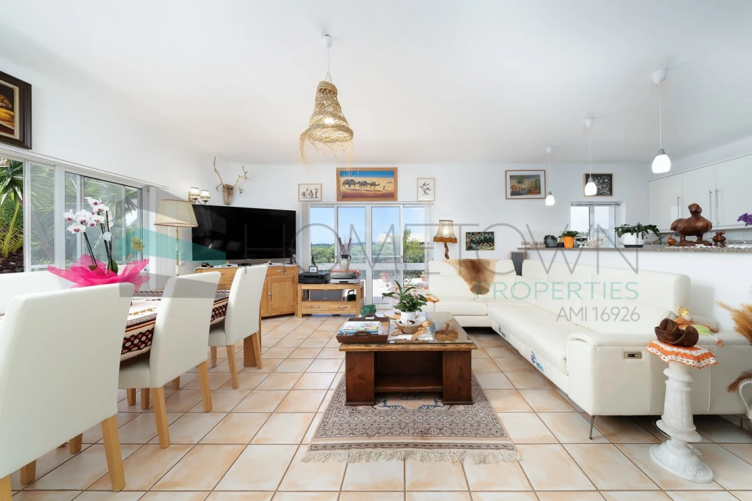 Moradia T4 para Venda em Bensafrim e Barão de São João Foto 3