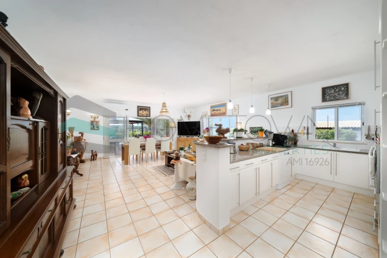 Moradia T4 para Venda em Bensafrim e Barão de São João Foto 4