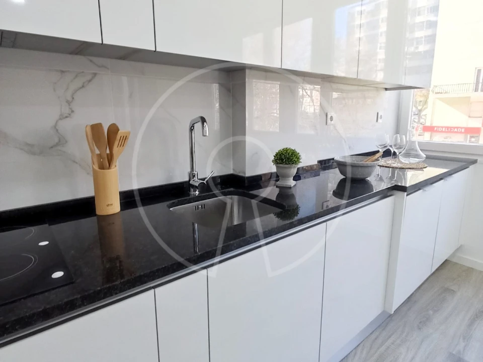 Apartamento T3 para Venda em Benfica Foto 3