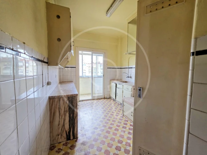 Apartamento T2 para Venda em Benfica Foto 5