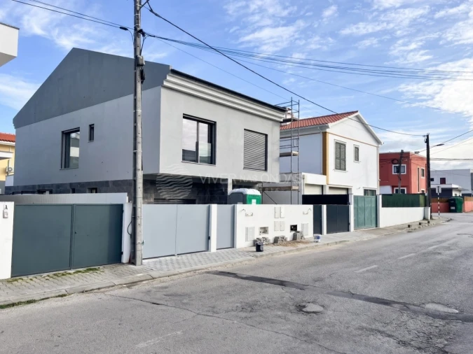 Moradia T2 para Venda em Seixal, Arrentela e Aldeia de Paio Pires Foto 30
