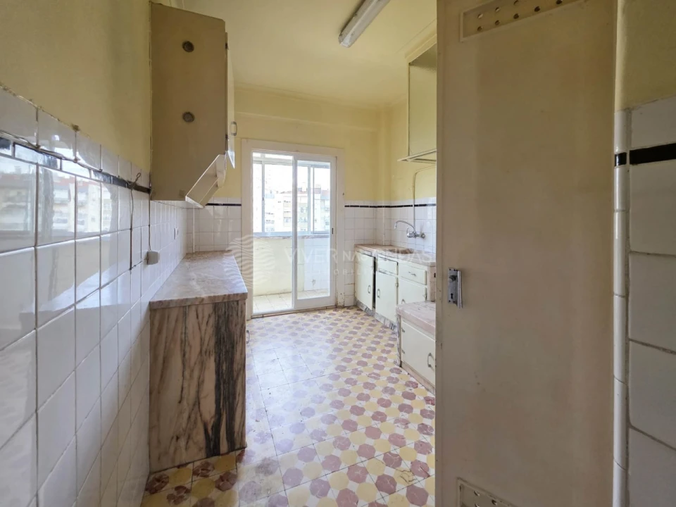 Apartamento T2 para Venda em Benfica Foto 3