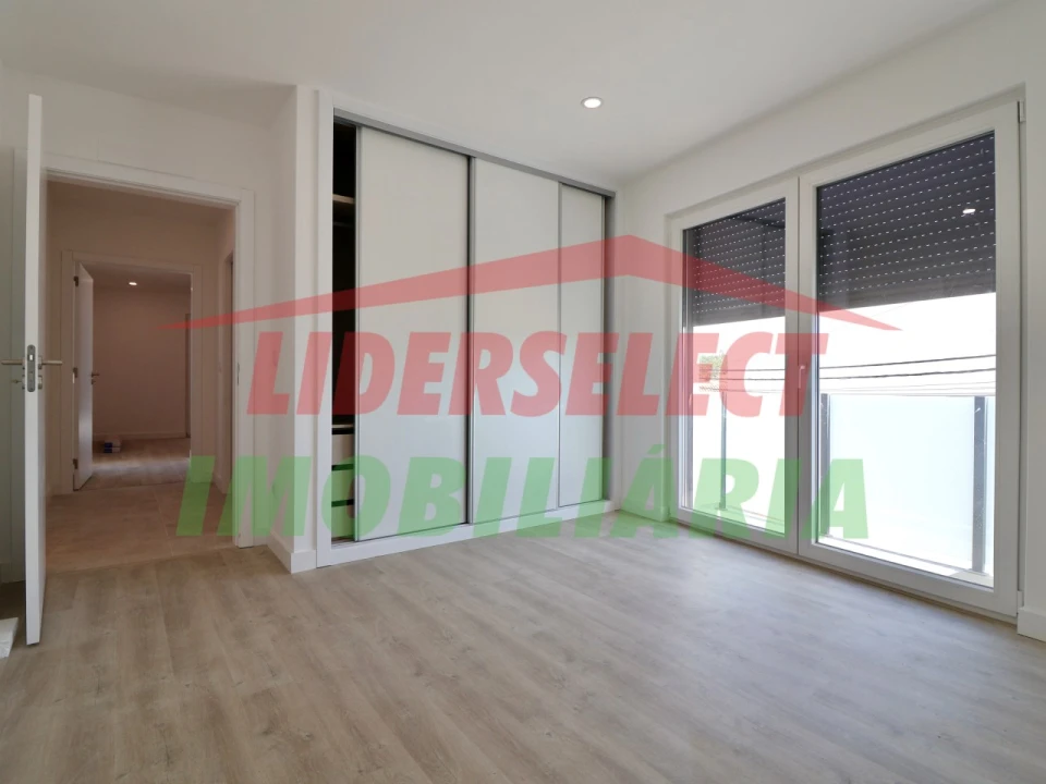 Apartamento T2 para Venda em Santa Maria, São Pedro e Matacães Foto 16