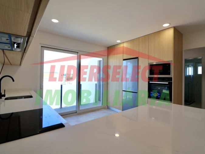 Apartamento T2 para Venda em Santa Maria, São Pedro e Matacães Foto 4