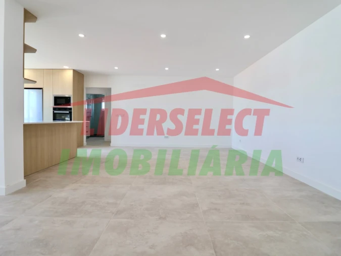 Apartamento T2 para Venda em Santa Maria, São Pedro e Matacães Foto 5