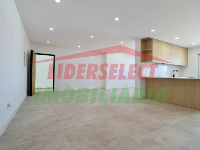 Apartamento T2 para Venda em Santa Maria, São Pedro e Matacães Foto 9