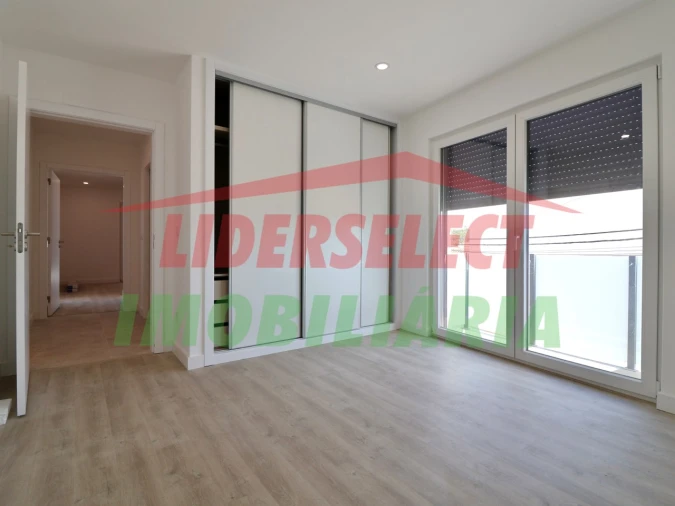 Apartamento T2 para Venda em Santa Maria, São Pedro e Matacães Foto 16