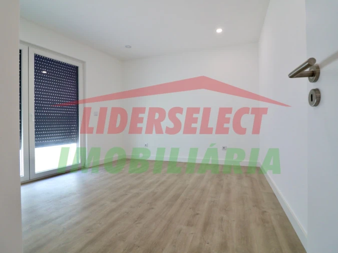 Apartamento T2 para Venda em Santa Maria, São Pedro e Matacães Foto 18