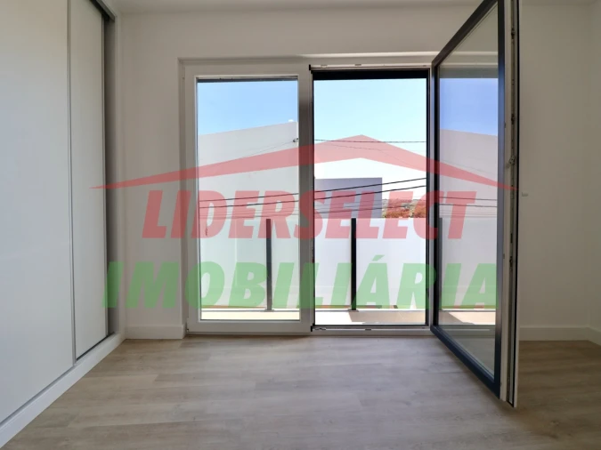 Apartamento T2 para Venda em Santa Maria, São Pedro e Matacães Foto 19