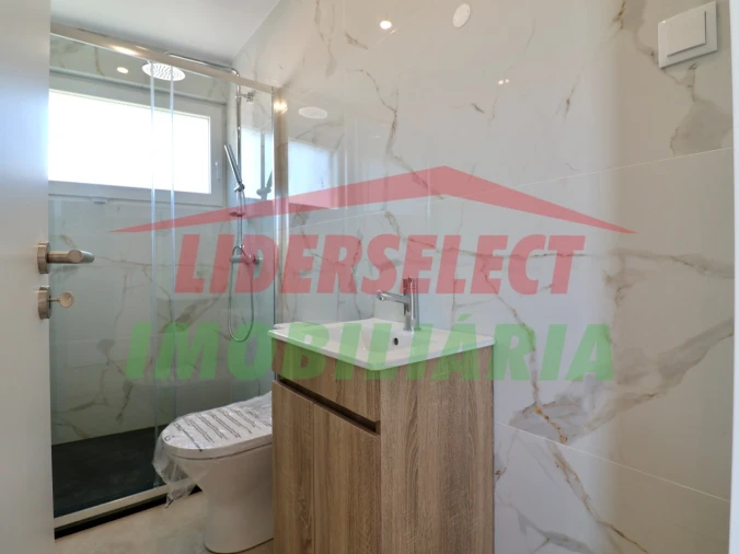 Apartamento T2 para Venda em Santa Maria, São Pedro e Matacães Foto 28