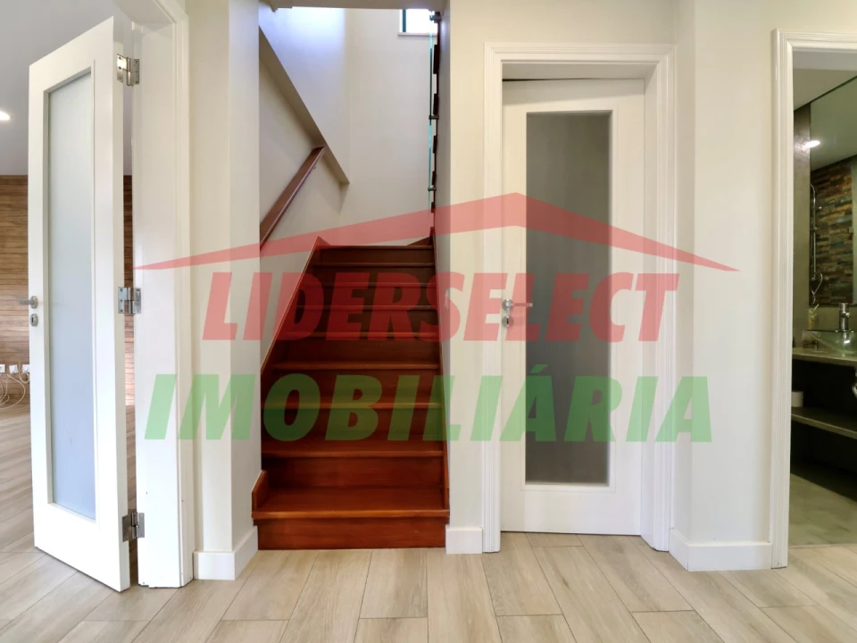 Moradia T4 para Venda em Silveira Foto 20