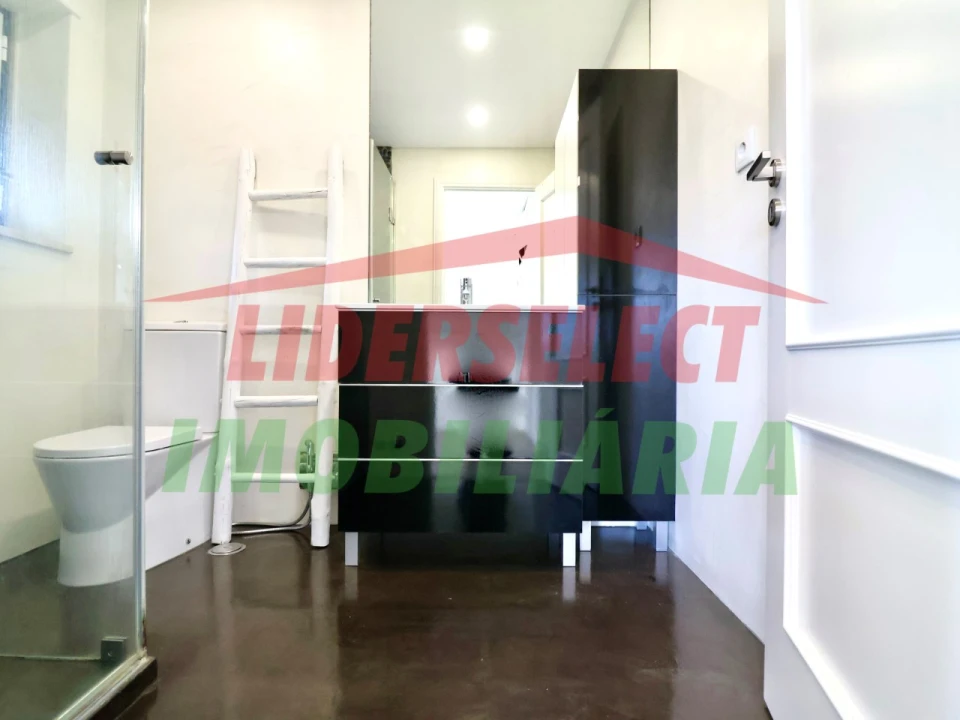 Moradia T4 para Venda em Silveira Foto 39