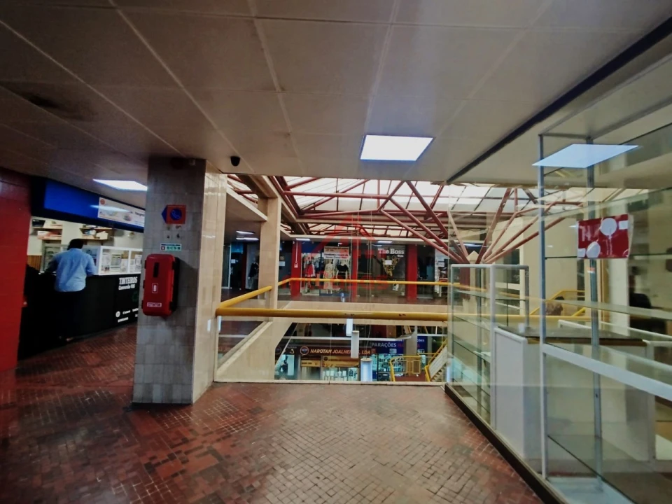 Loja para Arrendamento em Lumiar Foto 8