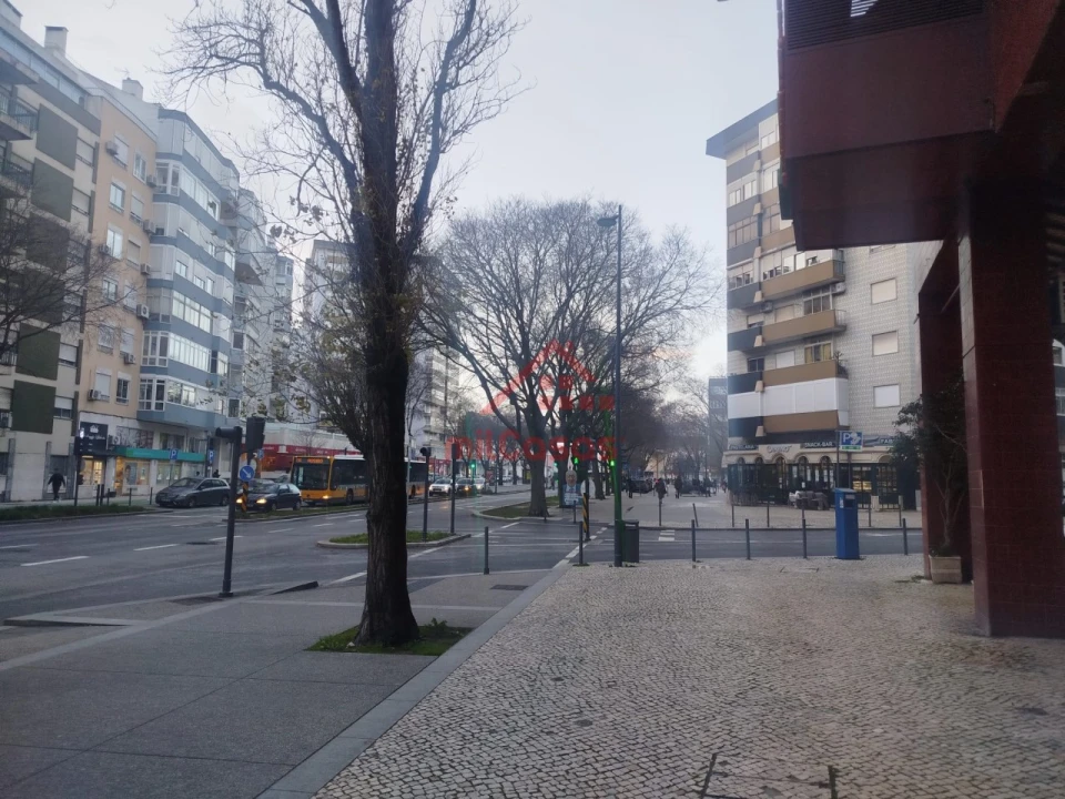 Loja para Arrendamento em Lumiar Foto 17