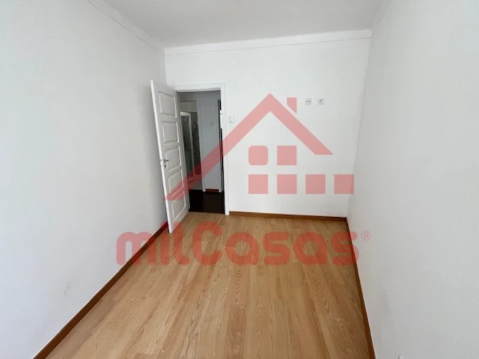 Apartamento T3 para Arrendamento em Ericeira Foto 14