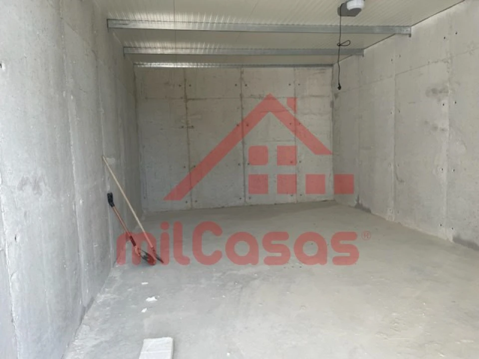 Garagem para Arrendamento em Santa Maria, São Pedro e Matacães Foto 6